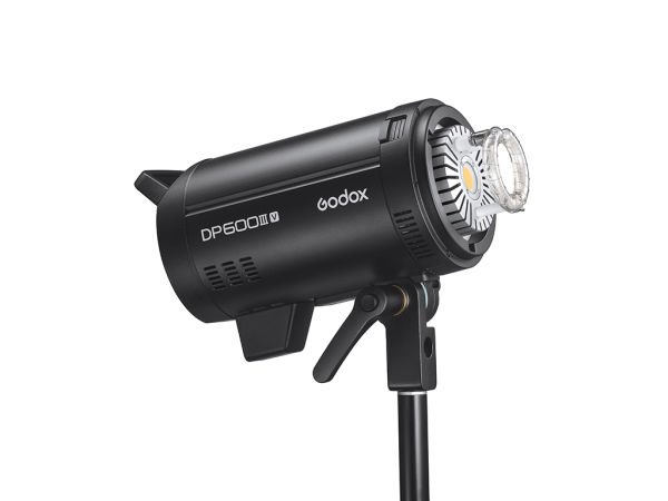 Godox DP600 III V 600W 3'lü Paraflaş Kit (LED Model Lambalı)