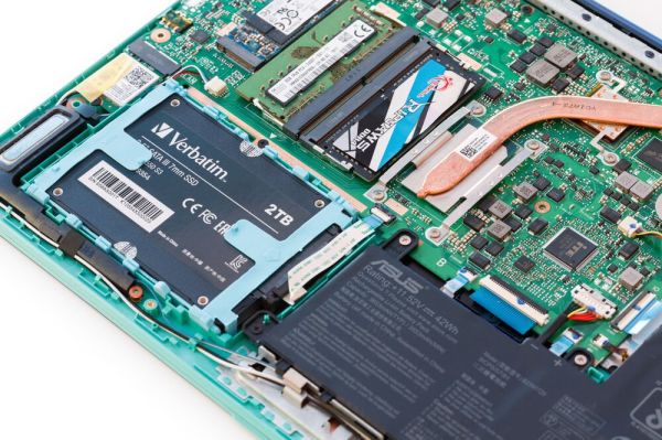 VERBATIM 49354 - 2TB VI550 S3 2.5'' SATA SSD (Okuma 550MB/sn. - Yazma 500MB/sn.)