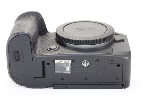 Canon EOS R6 Body Fotoğraf Makinesi (2.EL Çok Temiz)