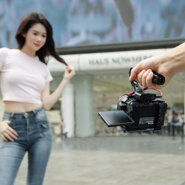 SmallRig 5766 Canon EOS R50 V için Kafes Kiti (Siyah)