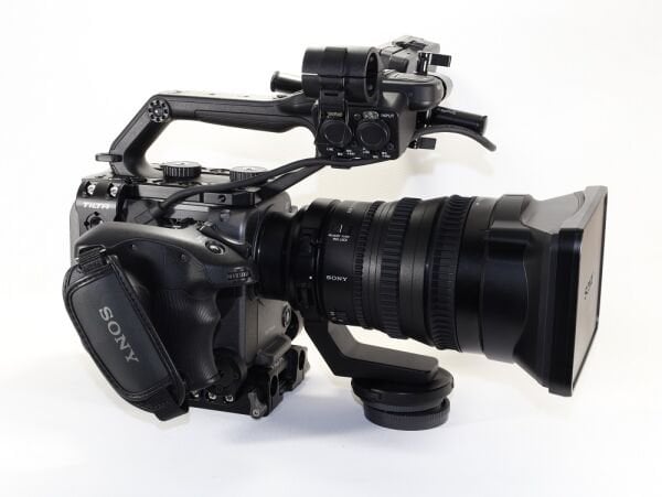 Sony FX6 Video Kamera 28-135 Lens ( 2.EL Çok Temiz))