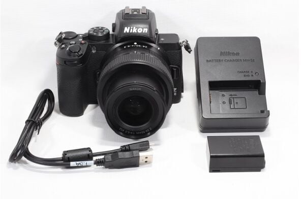 Nikon Z 50 + 24-50mm Lens İle (2.el Çok Temiz)