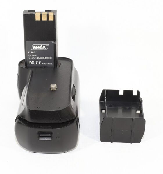 PDX  D40C Nikon D40 için   Battery Grip (2.el Çalışır Durumda)