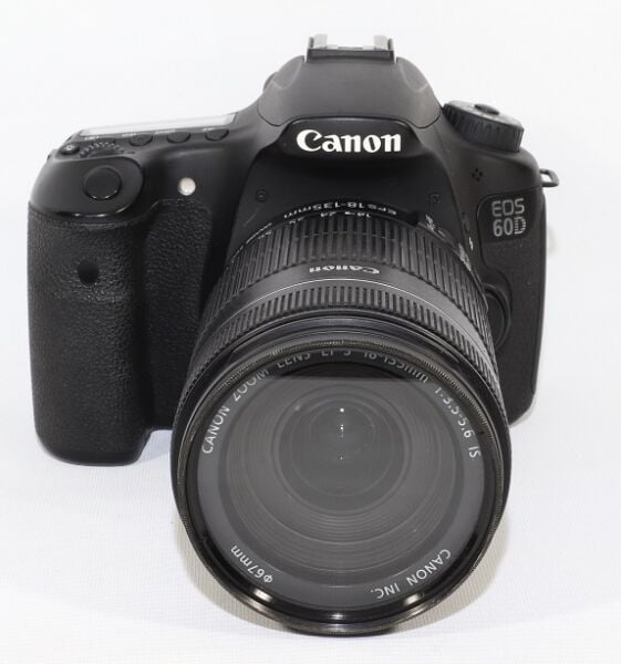 Canon EOS 60D + 18-135mm Lens DSLR (2.el Temiz)