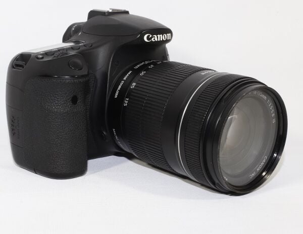 Canon EOS 60D + 18-135mm Lens DSLR (2.el Temiz)