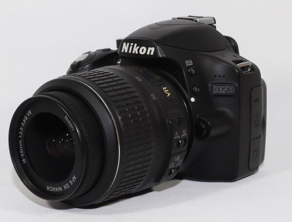 Nikon D3200 + 18-55mm VR (2.el Temiz)