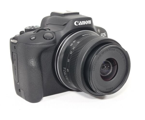 Canon EOS R50 + 18-45mm ( Yeni Gibi)