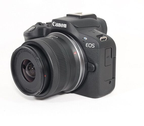 Canon EOS R50 + 18-45mm ( Yeni Gibi)