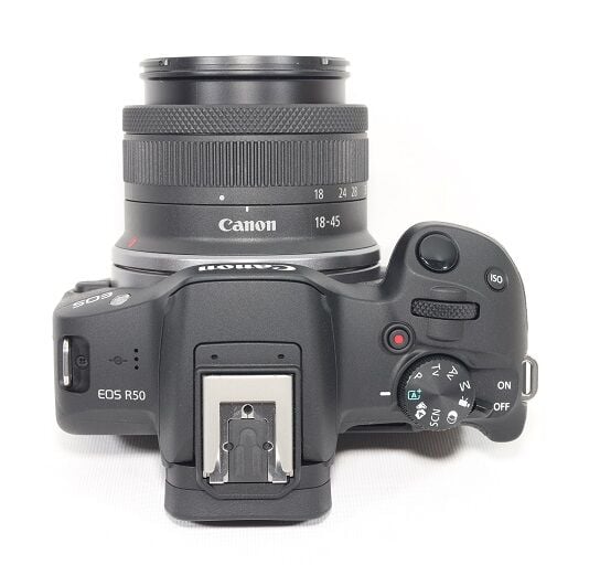 Canon EOS R50 + 18-45mm ( Yeni Gibi)