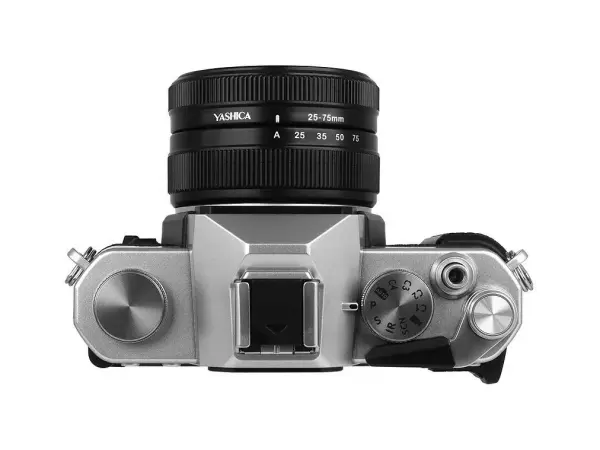 Yashica FX-D100 25-75mm / F1.6 – F2.8 Dijital Film Simulasyonlu Fotoğraf Makinesi